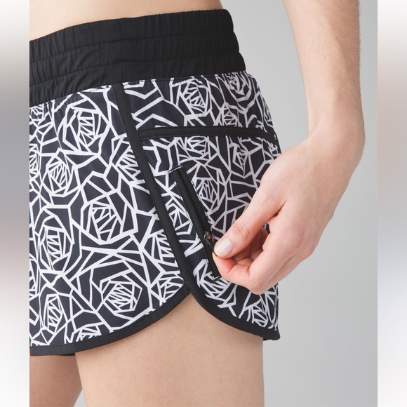 lululemon athletica Pants - Lululemon Track That High-Rise 3” Shorts – Black White Pattern, Size 6, GUC